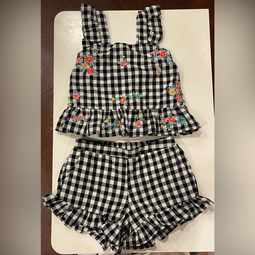 GB Girls shirt and shorts embroider set-size 4T